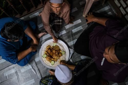 TRADISI NASI AMBENG