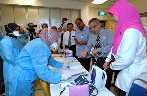 DATUK SERI DR ADHAM BABA