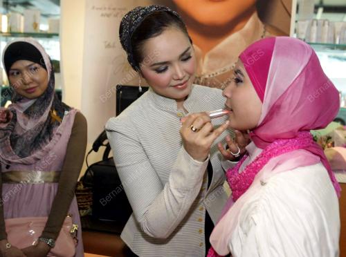 SITI NURHALIZA