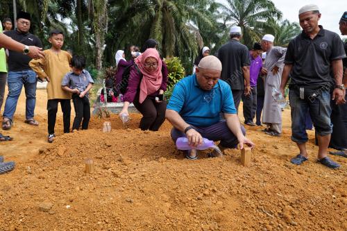 PENGEBUMIAN MANGSA KEBAKARAN