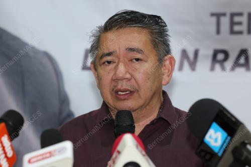 DATUK SERI SALAHUDDIN AYUB 