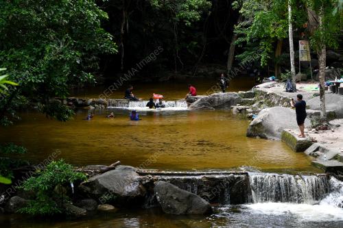 KOLAM PUTERI GUNUNG LEDANG