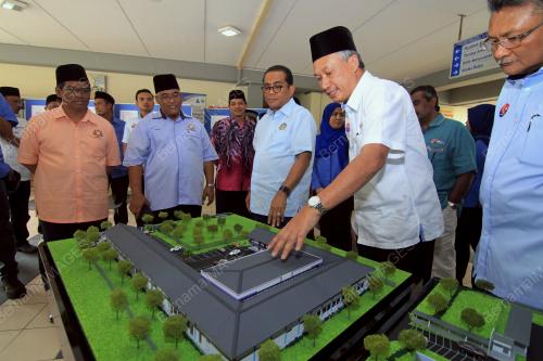 JB06_18112017_PECAH_TANAH