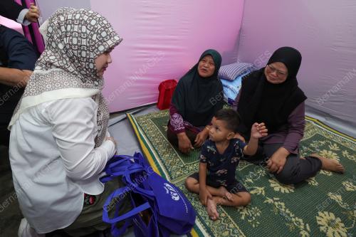 FADHLINA SIDEK