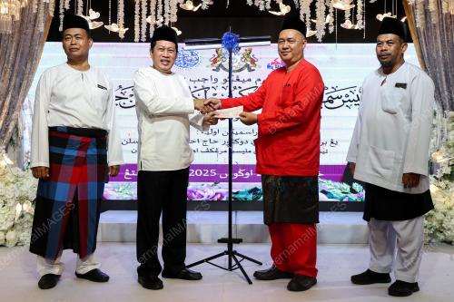 DATUK SERI AHMAD MASLAN 