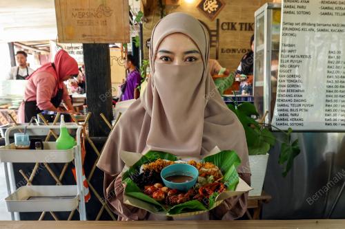 LONTONG DARAT MENU PILIHAN PENGUNJUNG