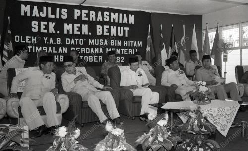 SEKOLAH MENENGAH BENUT