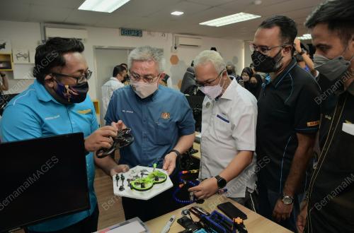 DATUK SERI DR ADHAM BABA