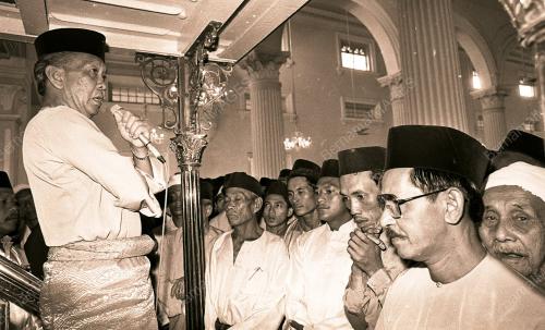 SULTAN JOHOR SEMBAHYANG HARI RAYA AIDILFITRI