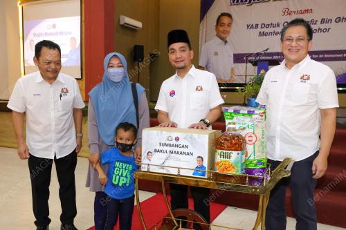 DATUK ONN HAFIZ GHAZI  