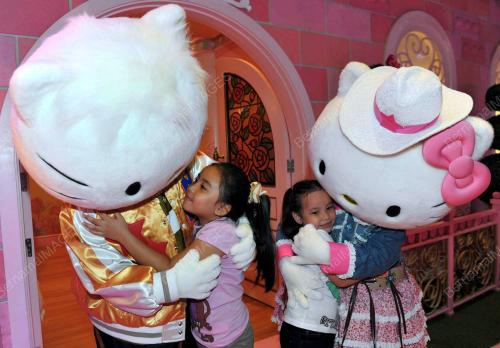 JB06_30102012_HELLO_KITTY