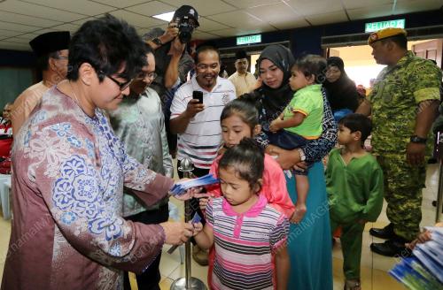 JB07_01082015_AZALINA