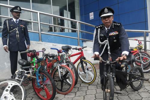 JB07_02042017_BASIKAL_DITAHAN