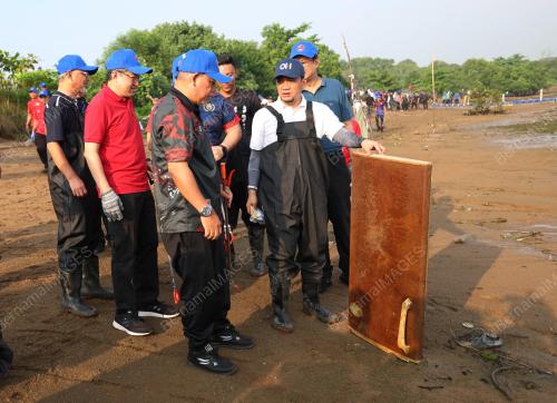 DATUK ONN HAFIZ GHAZI