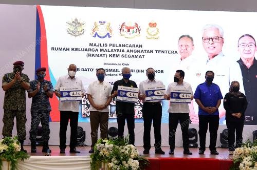 DATUK SERI ISMAIL SABRI YAAKOB