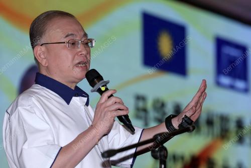 DATUK SERI DR WEE KA SIONG