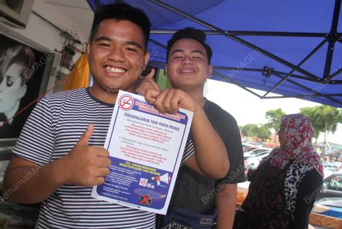 LARANGAN MEROKOK DI PREMIS MAKANAN