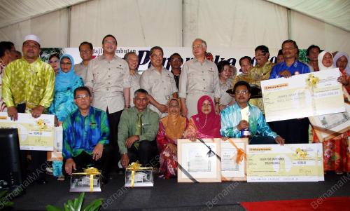 MOHD NAJIB TUN ABDUL RAZAK