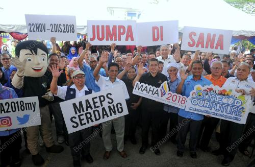 JB07_07112018_HARI_PELANGGAN