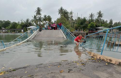 JB07_08022016_JAMBATAN_RUNTUH