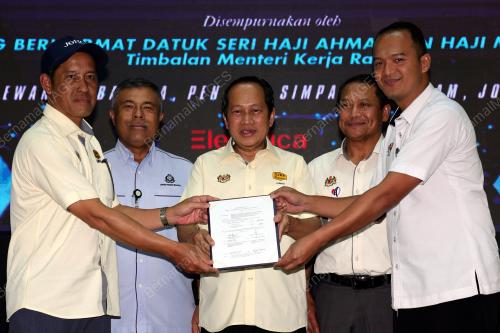 DATUK SERI AHMAD MASLAN