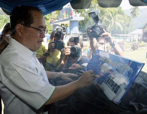 DATUK SRI DOUGLAS UGGAH EMBAS