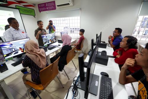FAHMI FADZIL