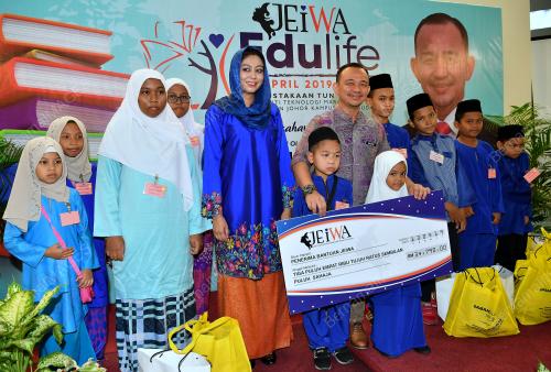 JB07_13042019_MASZLEE_BN201904116317