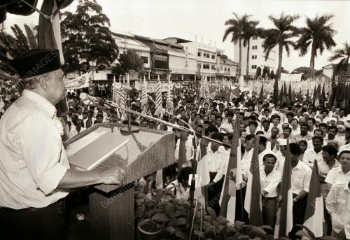 YAB ENCIK ABDUL GHAFAR BABA
