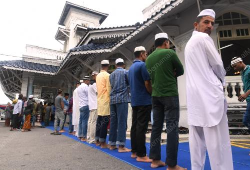 JB07_15062018_SOLAT_AIDILFITRI