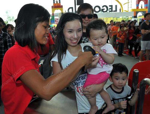 JB07_15092012_LEGOLAND_DIBUKA