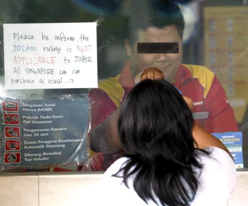 PEMILIK KENDERAAN SINGAPURA BELI PETROL SEPERTI BIASA