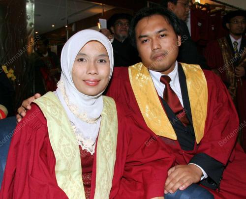 LAPAN PASANGAN DAPAT IJAZAH