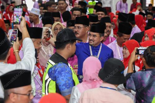 DATUK DR ASYRAF WAJDI DUSUKI