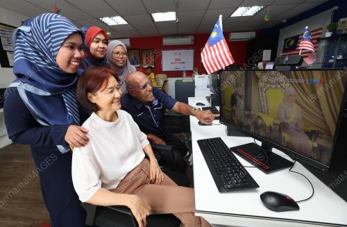 SUHAIZAN KAYAT