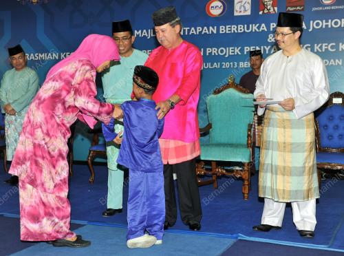 JB07_23072013_SULTAN_BERBUKA