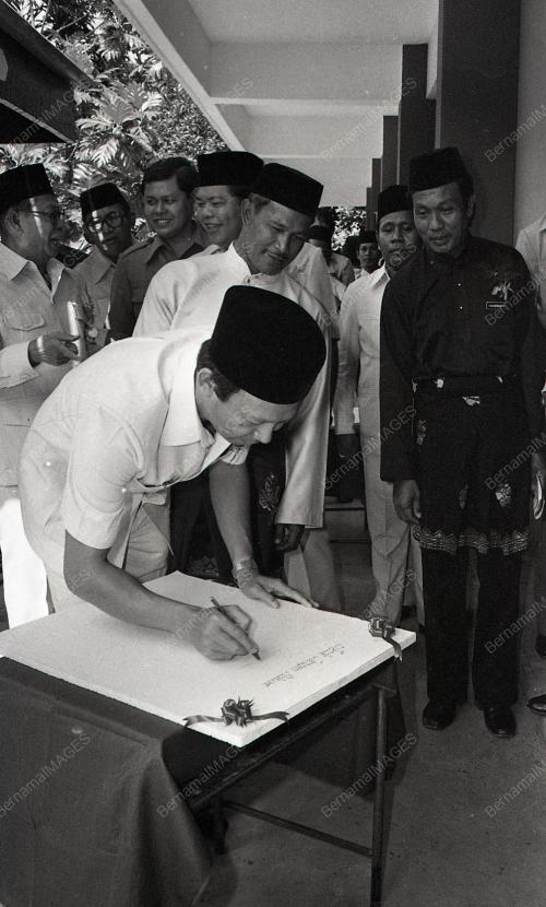 SEKOLAH