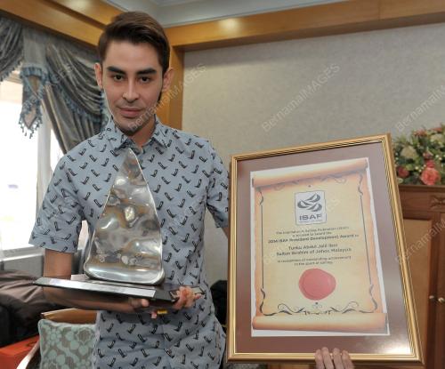 JB07_24112014_ISAF_AWARD