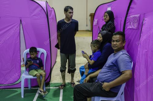 PUSAT PEMINDAHAN SEMENTARA MANGSA BANJIR