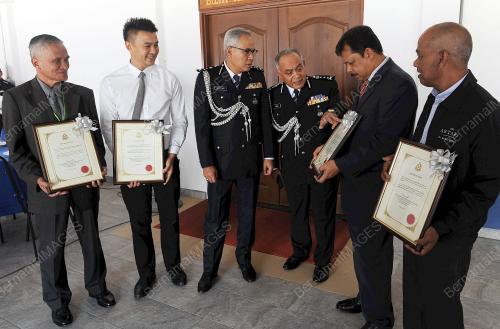 JB07_26042015_POLIS_BANTUAN