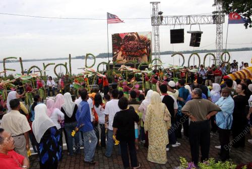 AGONG DAN PERMAISURI