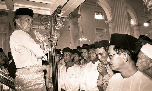 SULTAN JOHOR SEMBAHYANG HARI RAYA AIDILFITRI