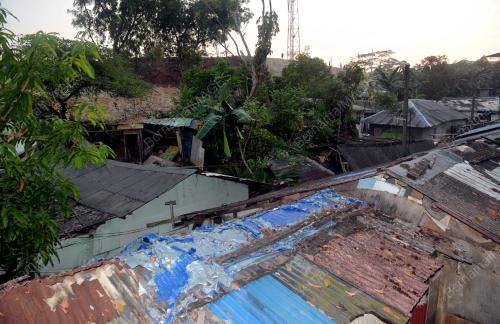 JB07_29062015_TANAH_RUNTUH