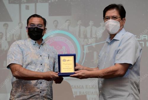 TAN SRI AZAM BAKI