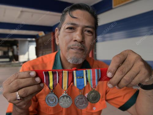 ABD RAZAK AHMAD