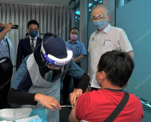 DATUK SERI DR WEE KA SIONG