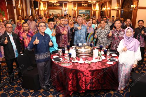 DATUK SERI DR SHAMSUL ANUAR NASARAH