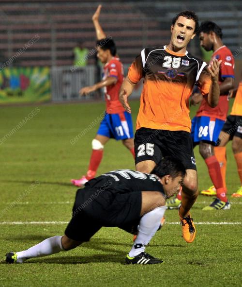 JB08_04082012_PIALA_MALAYSIA