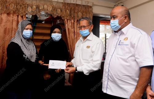 DATUK SERI MUSTAPA MOHAMED