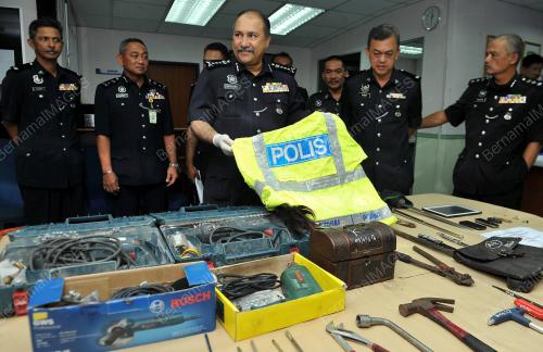 JB08_06112013_POLIS